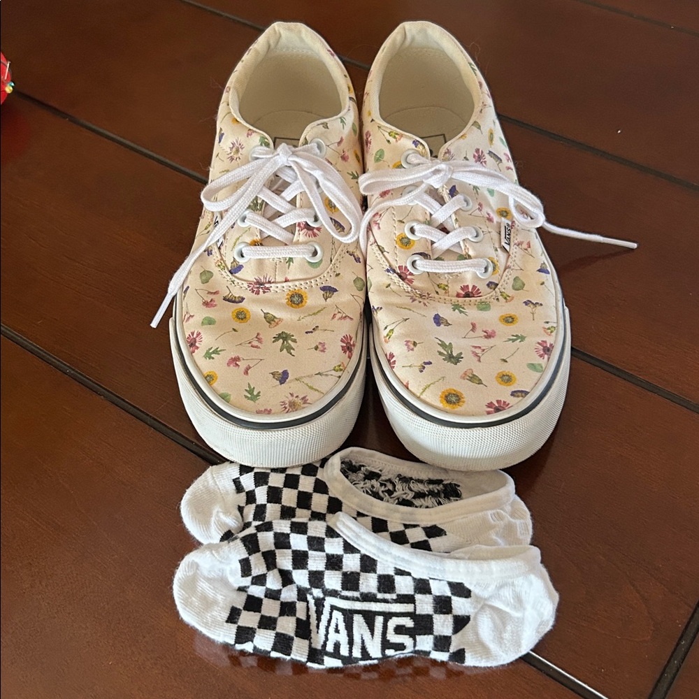 Floral Vans “Off the Wall” Shoes women size 8.5 w/bonus footies - Picture 4 of 5
